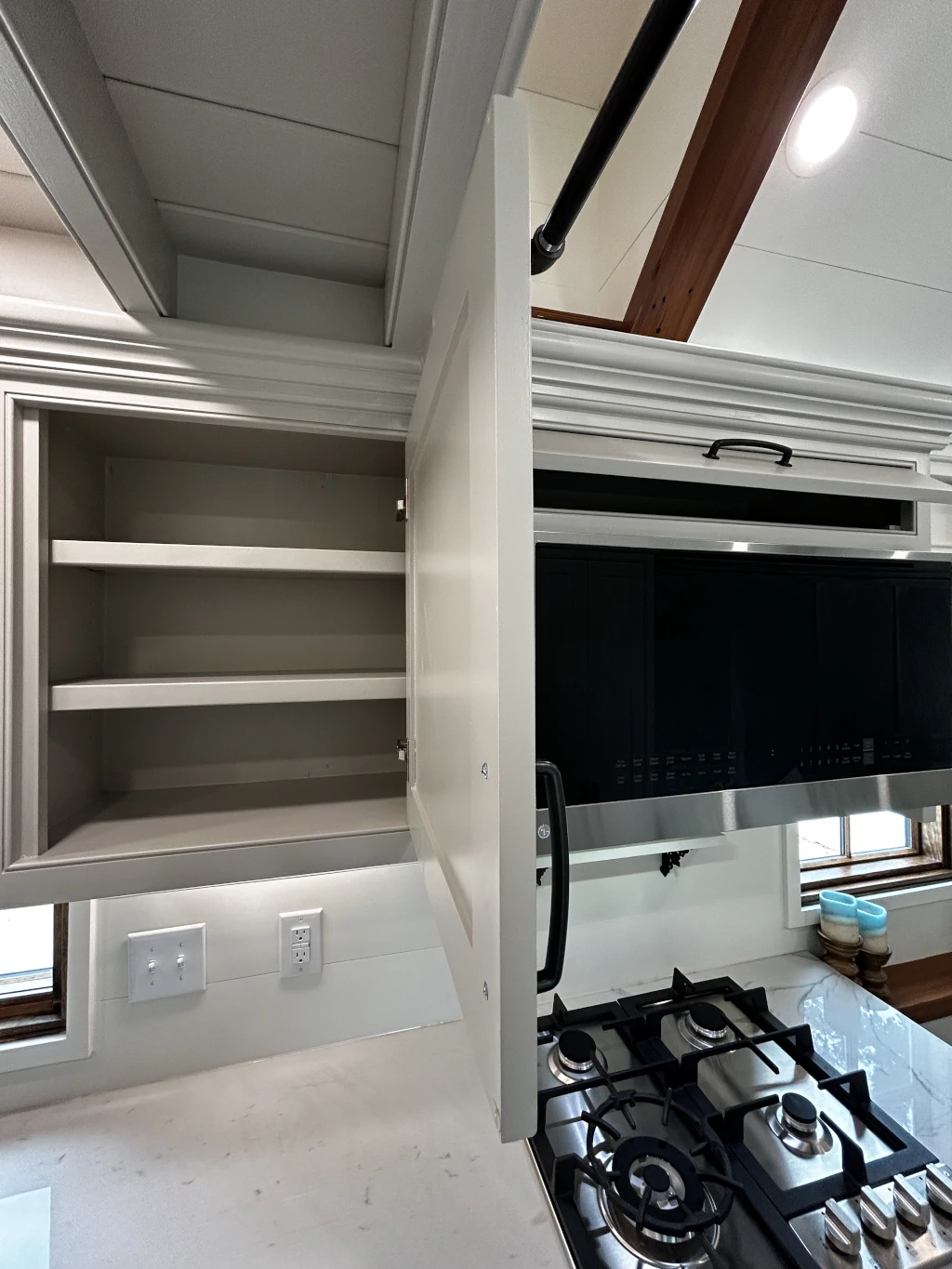 Click to expand: A view of kitchen appliances